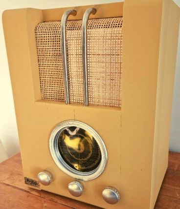 Radio vintage upcyclée en lampe d'ambiance