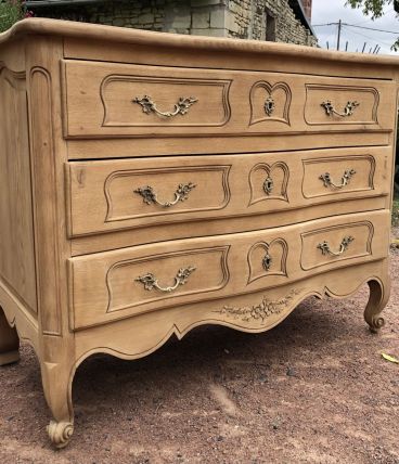 Commode galbée en chêne 