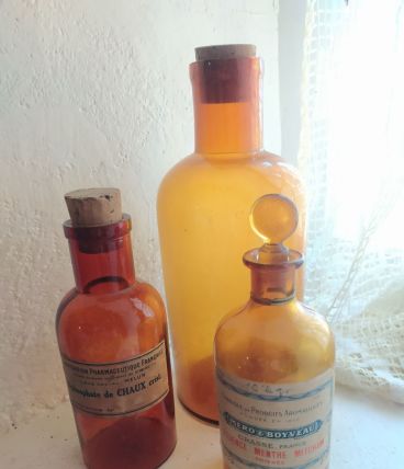 3 flacons/bouteille de pharmacie ambrés