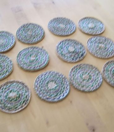 plateaux de 12 dessous de verres en rafia