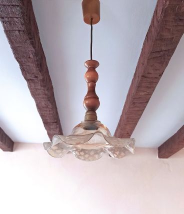 Lustre en verre soufflé et bois vintage