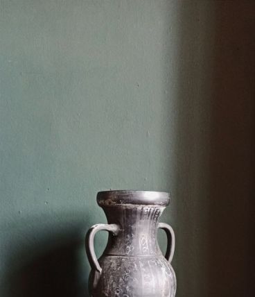Grande cruche de poterie noire de Marginea
