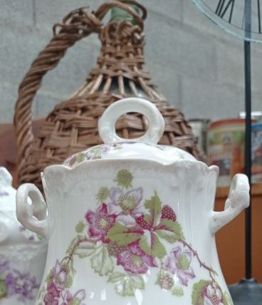 Joli sucrier décor floral Porcelaines E.Bourgeois Paris/Mars