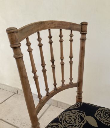 Chaise en noyer revisitée