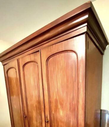 Armoire victorienne en acajou, penderie et étagères