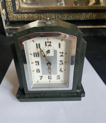 jolie pendulette art déco JAZ vert marbré