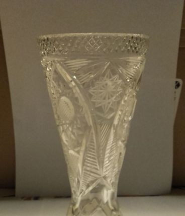 Vase LEAD crystal hand cut, JAN LAM.