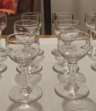 12 verres à liqueur
