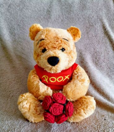 Peluche vintage Winnie l'Ourson bouquet de fleurs / roses Di