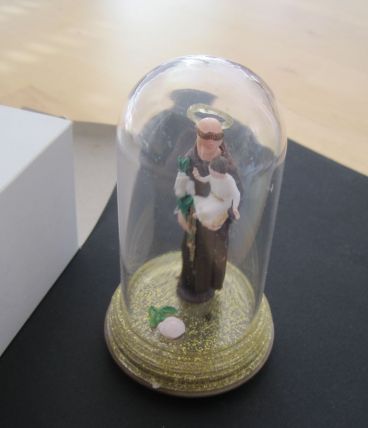 SAINT ANTOINE sous globe plastique 