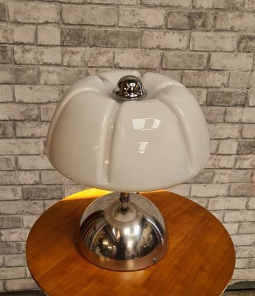 lampe  italienne 1960 a 70,,, alu et opaline  40x30  ,,,pas 