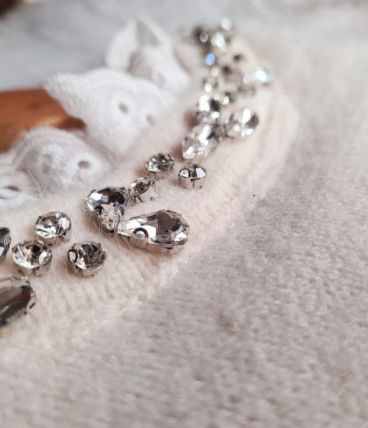 Pull Écru dentelle laine et pierres argentés