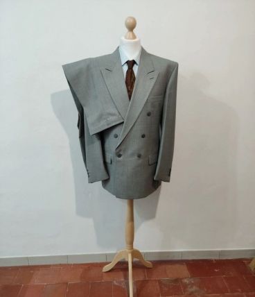 Prodigieux costume croisé gris en laine