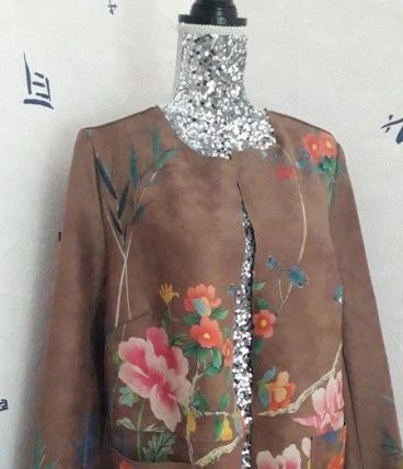 Magnifique longue veste mi-saison fleurie en suédine