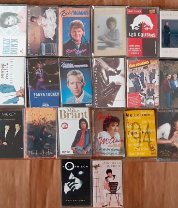 Lot 26 cassettes audio divers K7 country rock pop