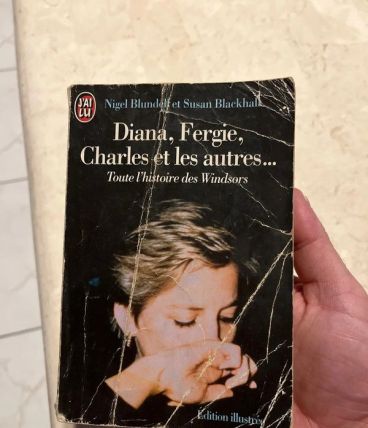 Diana, Fergie, Charles et les autres. Par Nigel Blundell 