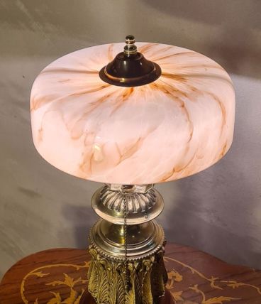 lampe 1900 laiton bronze bois, abat jour opaline marbré 43x2