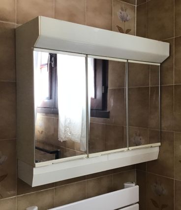 Armoire à pharmacie