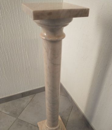 Colonne en marbre du Portugal