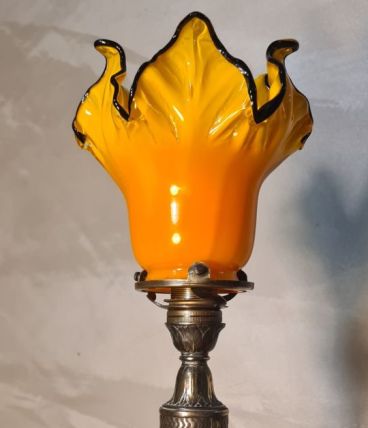 lampe bronze signé sr 1900 tulipe opaline jaune bordé de noi