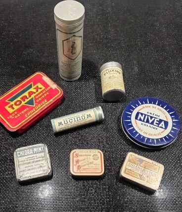 Anciennes boîtes de médicaments,  lot de 8