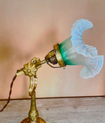  Lampe de table raffinée en laiton et verre travaillé - styl