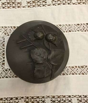 Boîte en étain art nouveau