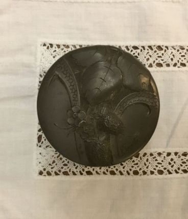 Boîte en étain art nouveau