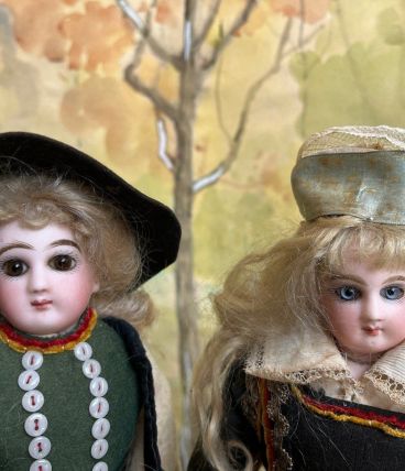 Paire De Poupées Parisiennes Jumeau.