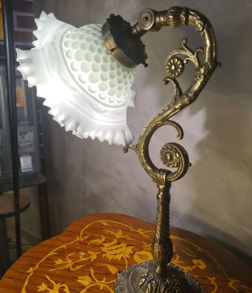 lampe 1900 bronze magnifique abat jour opaline blanche 40x27