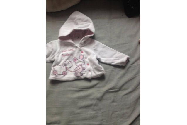 polaire à capuche rose 