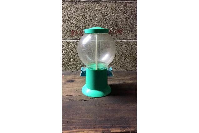 Petit distributeur à cacahuètes vintage