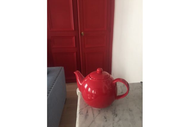 théière rouge
