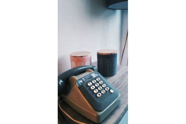 Téléphone à touches vintage de 1984