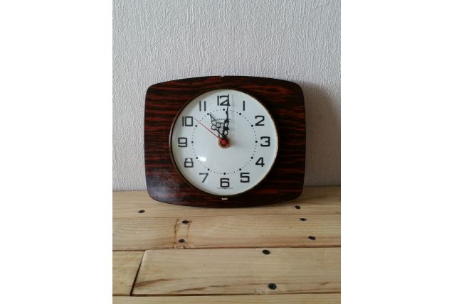 Horloge en formica 
