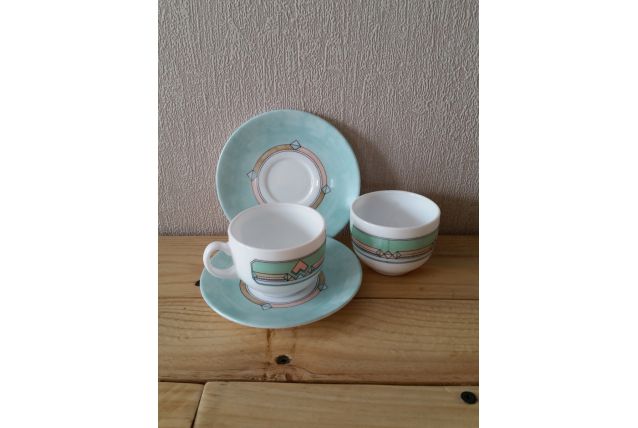 2 tasses et soucoupes 