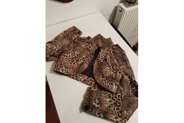 Veste courte ouverte imprimé léopard 