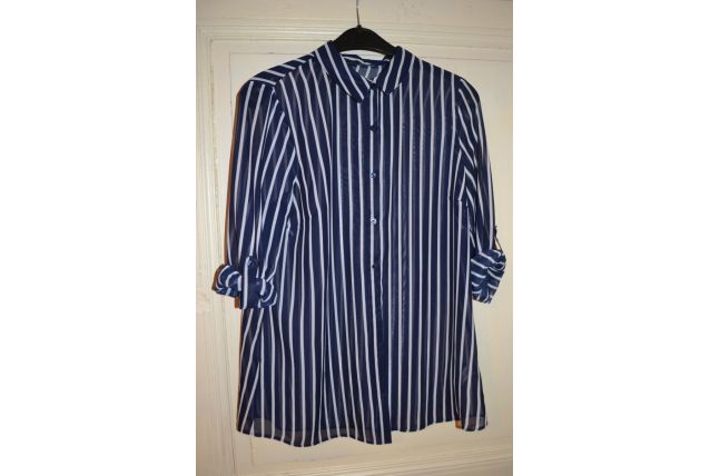 Chemise à rayures bleues et blanches