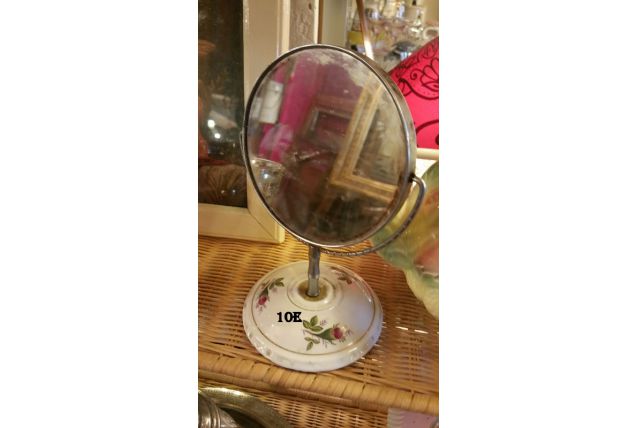 petit miroir de coiffeuse