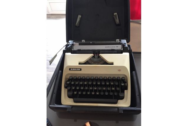 machine à écrire Adler