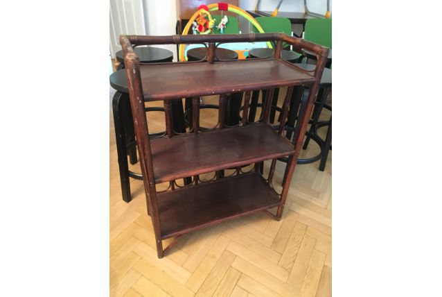 Etagère en rotin 