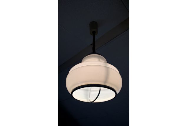 Suspension acier chromé et opaline, type italian modern