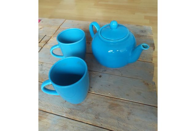 Service Théière et tasses bleu céleste