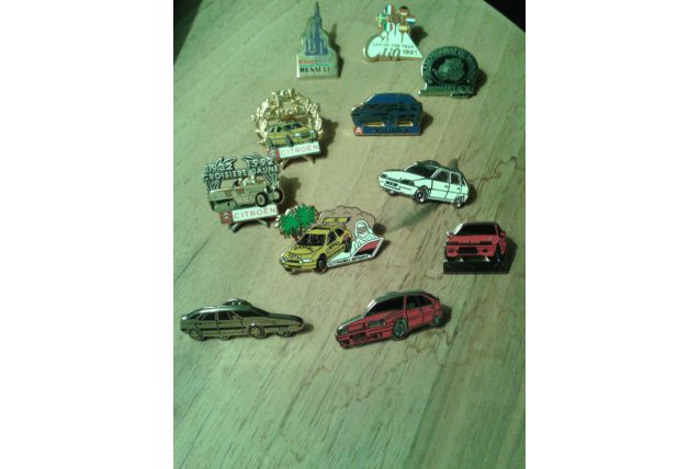 11 Pin's automobiles de collection Citroën et Renault