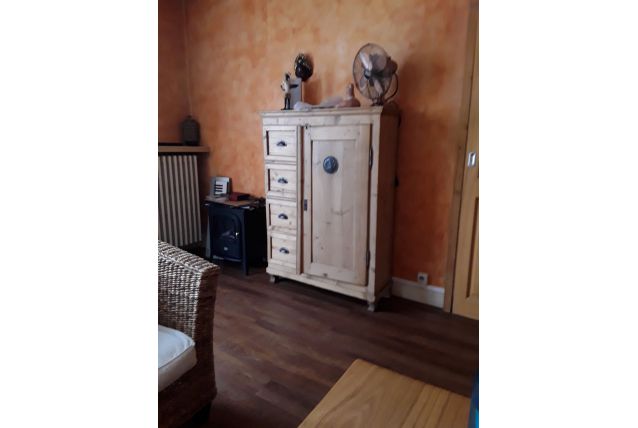 Jolie pharmacienne très bon etat