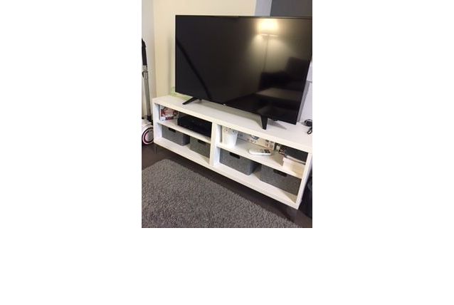 Meuble TV + 4 paniers gris offerts