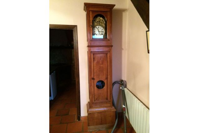 Horloge en merisier
