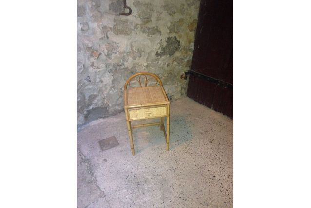 Table de chevet rotin