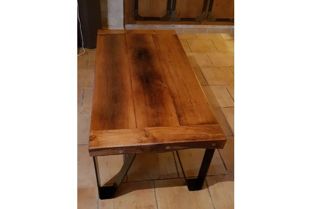 table de salon en chêne et pieds en fer