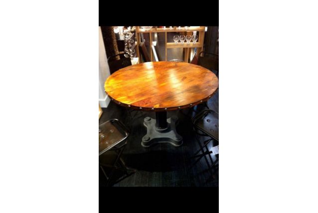 Table industrielle chêne massif et fonte